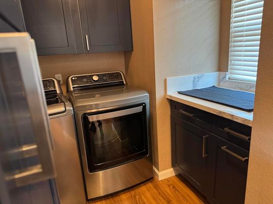 Interior, Washer, Wood Texture Flooring