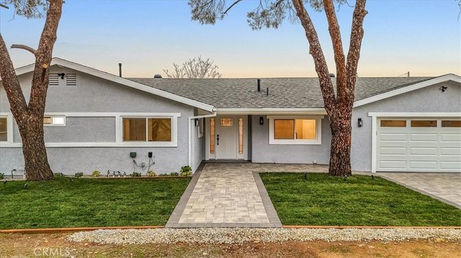 Attached, Exterior, Facade, Ranch