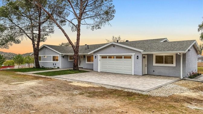 Attached, Exterior, Facade, Ranch