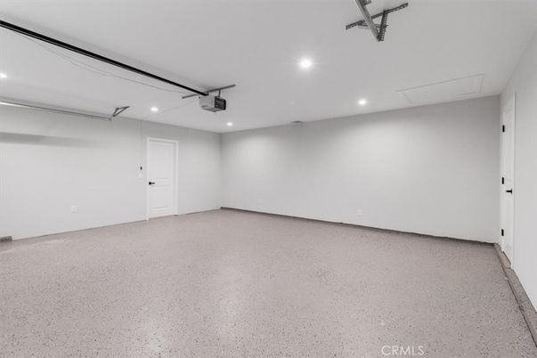Empty room, Garage, Interior, Recessed Lighting