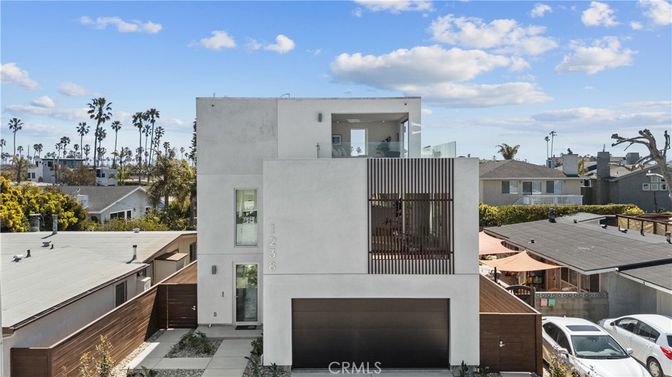 Attached, Exterior, Facade, Modern