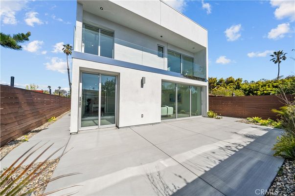 Backyard, Exterior, Facade, Modern