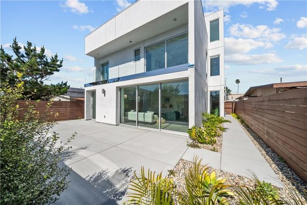 Backyard, Exterior, Facade, Modern