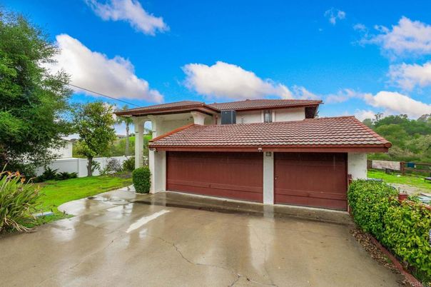 Detached Garage, Exterior