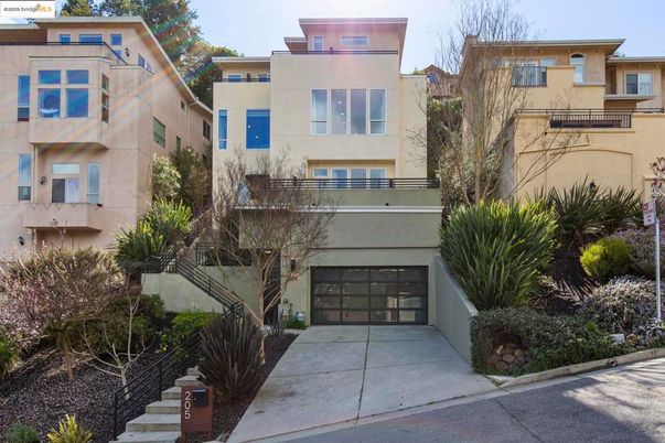 Attached, Exterior, Facade, Modern