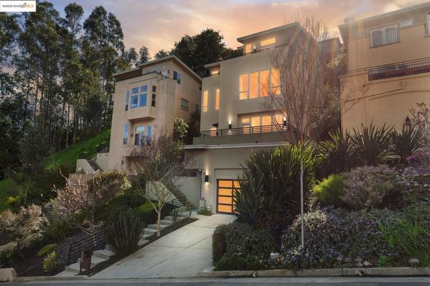 Attached, Exterior, Facade, Modern