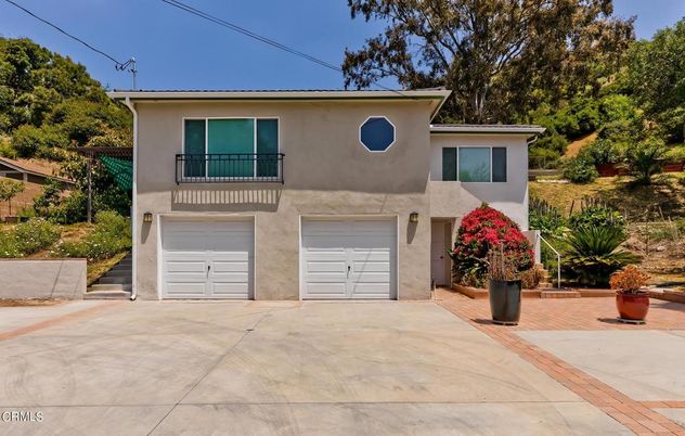 Attached, Exterior, Facade, Mediterranean