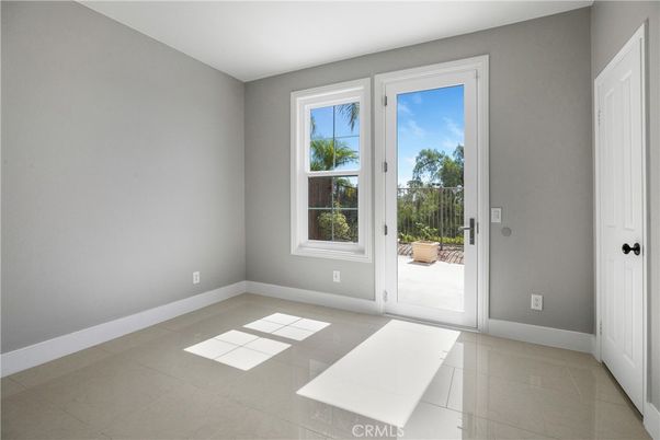 Empty room, Interior