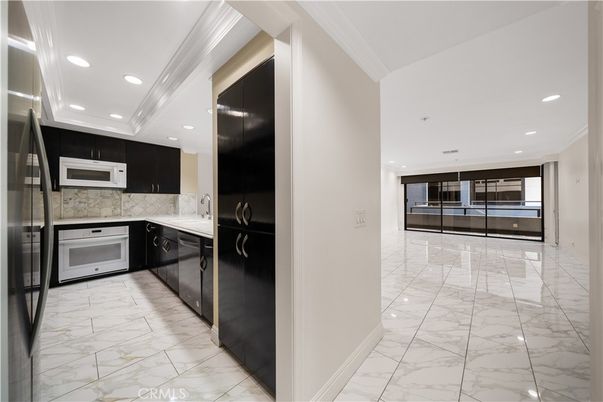 Interior, Kitchen, Marble, Recessed Lighting, Stainless Steel Appliances