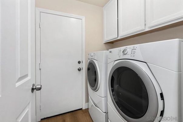 Interior, Washer, Wood Texture Flooring