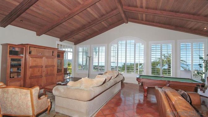 Billiard Table, Game Room, Interior, Living room, Wooden Beams, Wooden Ceilings