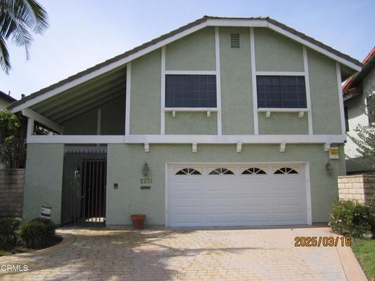 Attached, Exterior, Facade, American Craftsman