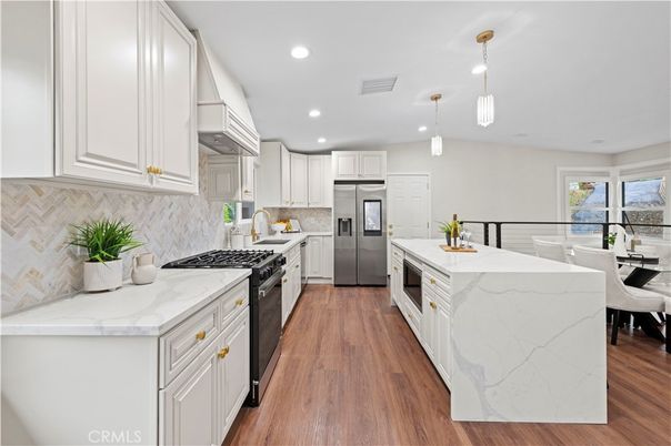Dining room, Interior, Kitchen, Pendant Lights, Recessed Lighting, Stainless Steel Appliances, Wood Texture Flooring