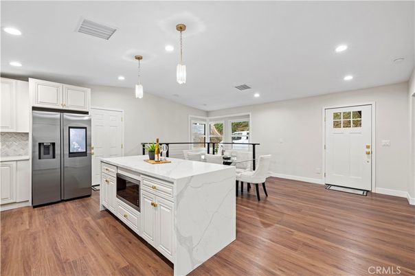 Dining room, Interior, Kitchen, Pendant Lights, Recessed Lighting, Wood Texture Flooring