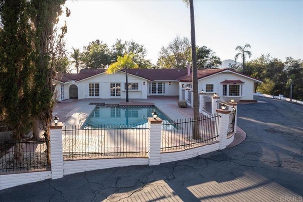 Exterior, Facade, Pool, Spanish Mediterranean