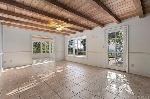 Empty room, Interior, Wooden Beams, Wooden Ceilings