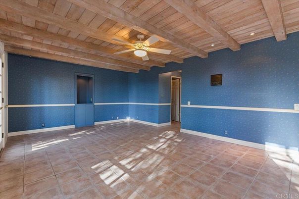 Empty room, Interior, Wooden Beams, Wooden Ceilings