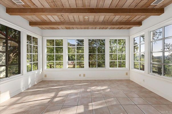 Empty room, Interior, Wooden Beams, Wooden Ceilings