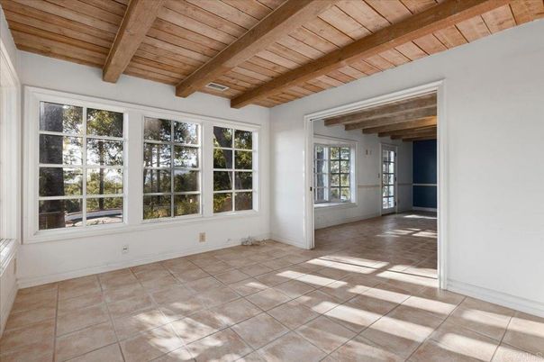 Empty room, Interior, Wooden Beams, Wooden Ceilings