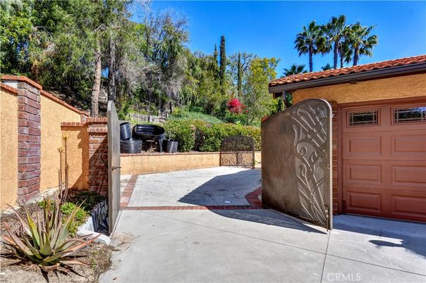 Detached Garage, Exterior