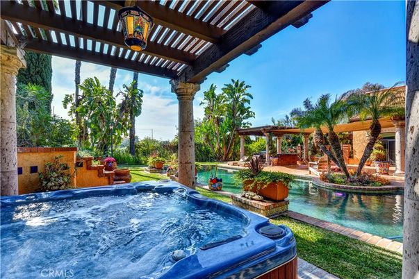 Exterior, Hot Tub
