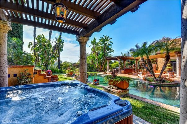 Exterior, Hot Tub