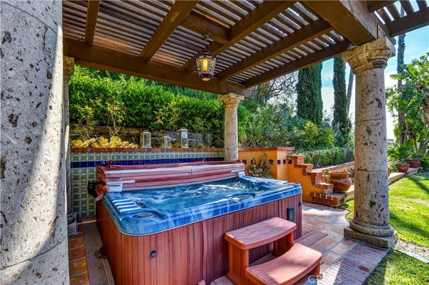 Exterior, Hot Tub