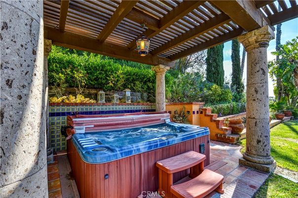 Exterior, Hot Tub