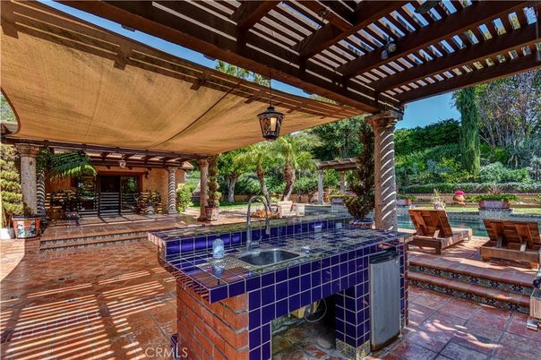 Exterior, Hot Tub
