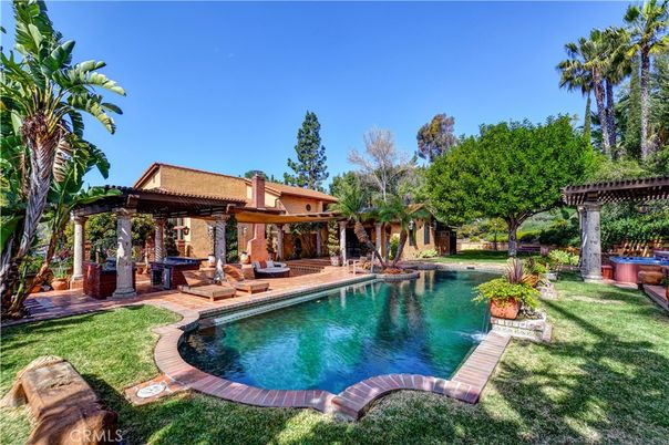 Exterior, Hot Tub, Pool