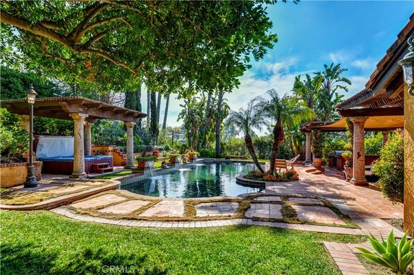 Exterior, Hot Tub, Lake, Pool
