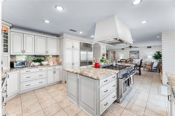 Dining room, Interior, Kitchen, Recessed Lighting, Stainless Steel Appliances
