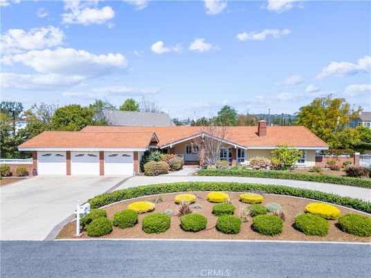 Attached, Exterior, Facade, Ranch