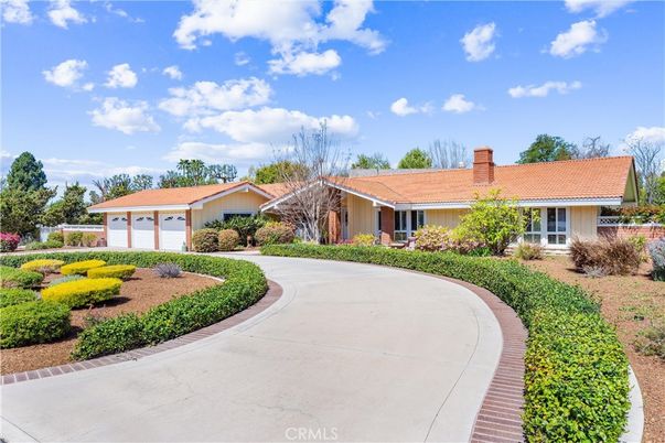 Attached, Exterior, Facade, Ranch