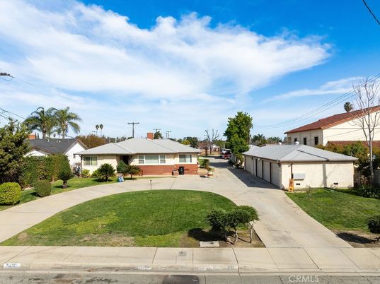 Attached, Exterior, Facade, Ranch