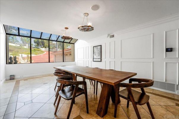 Chandelier, Dining room, Interior, Pendant Lights