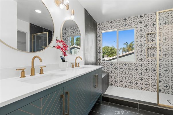 Bathroom, Dual Sink Vanities, Interior, Recessed Lighting