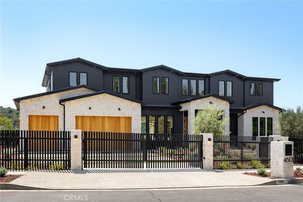 Attached, Exterior, Facade, Farmhouse