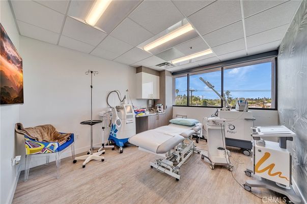 Home Office, Interior, Recessed Lighting, Water, Wood Texture Flooring