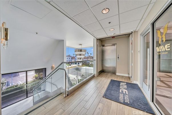 Chandelier, Elevator, Interior, Recessed Lighting, Wood Texture Flooring