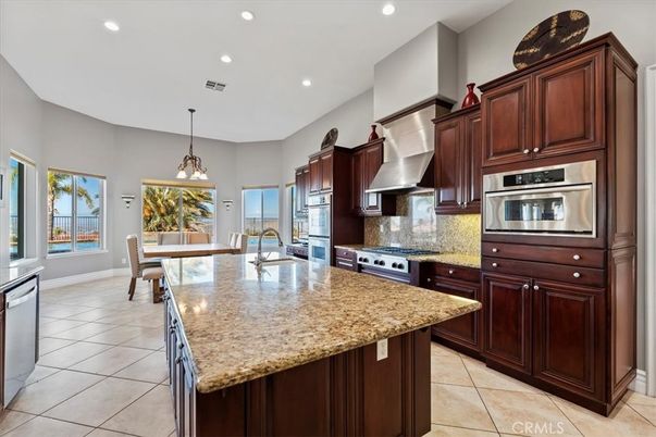 Dining room, Interior, Kitchen, Pendant Lights, Recessed Lighting, Stainless Steel Appliances