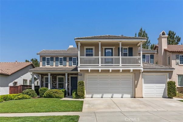 Attached, Exterior, Facade, Mediterranean
