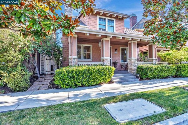 Exterior, Facade, Brick Facade, American Foursquare