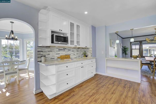 Dining room, Interior, Kitchen, Pendant Lights, Recessed Lighting, Wood Texture Flooring