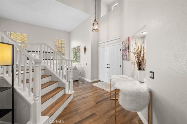Interior, Pendant Lights, Wood Texture Flooring