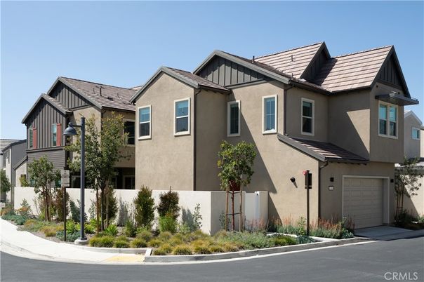 Attached, Exterior, Facade, Farmhouse
