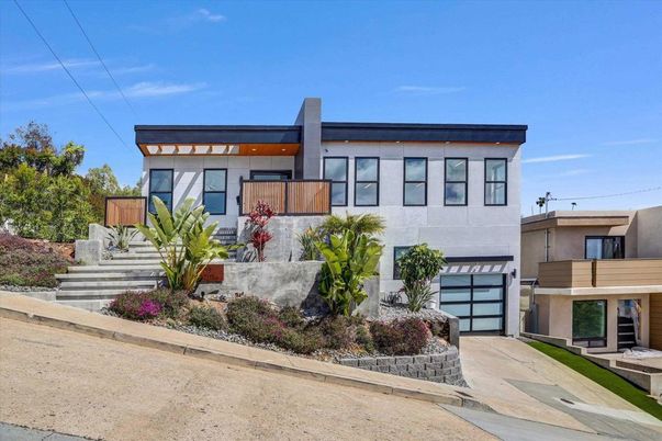 Attached, Exterior, Facade, Modern
