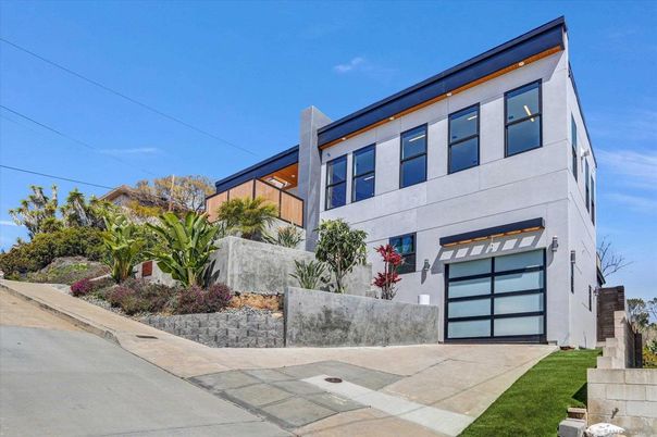 Attached, Exterior, Facade, Modern