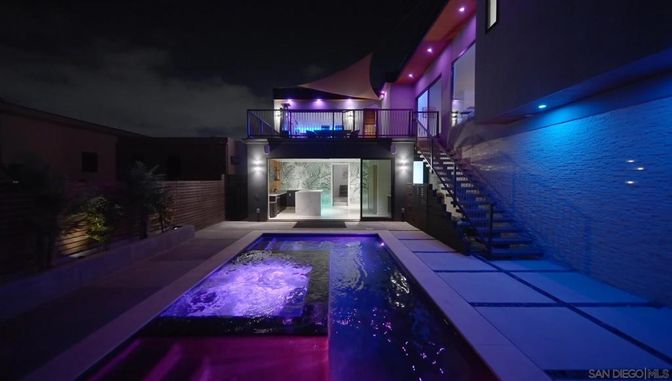 Exterior, Pool, Recessed Lighting