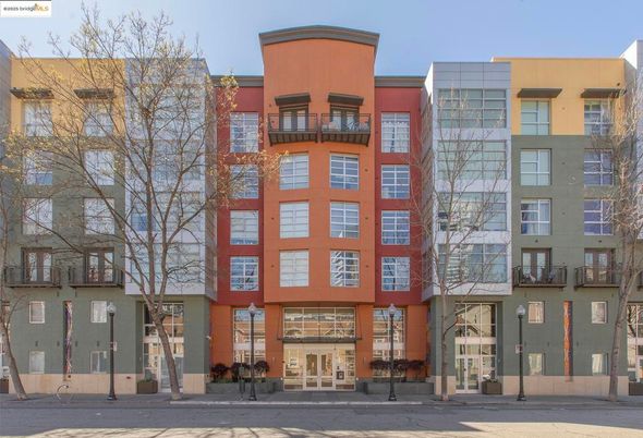 Exterior, Facade, Condo Building